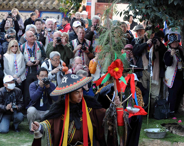 彝鄉(xiāng)風情醉客人