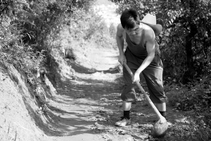 昆明祿勸公務員義務修路26年 建起了4座橋