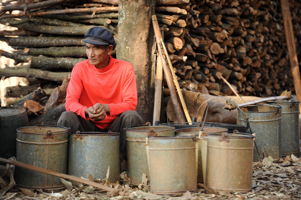 云南旱情:貧困彝村買水度日