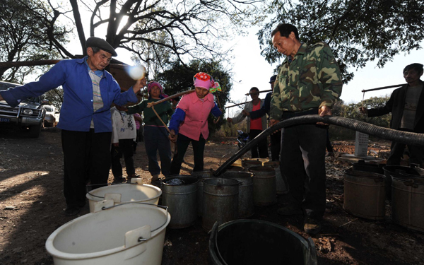 云南旱情:貧困彝村買水度日