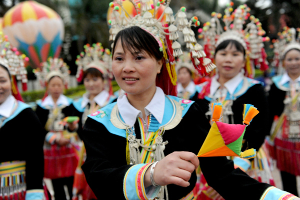 云南富寧縣舉行傳統(tǒng)“曼瑞瓏端”活動