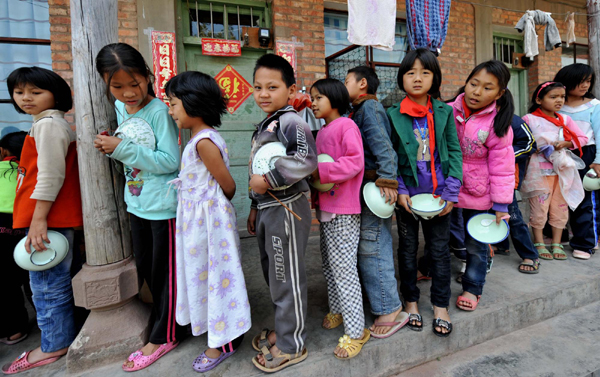 云南山區小學校的學生“營養餐”