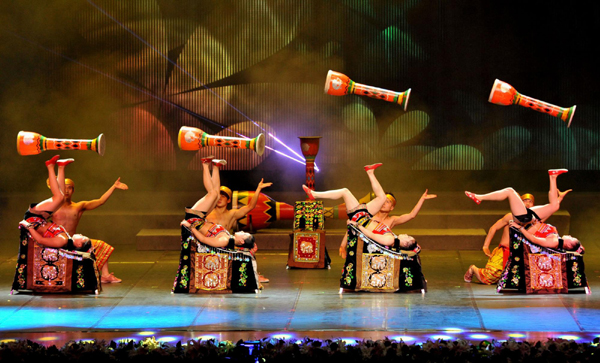 民族風情歌舞表演扮靚“昆交會”