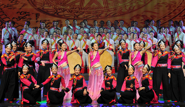 民族風情歌舞表演扮靚“昆交會”
