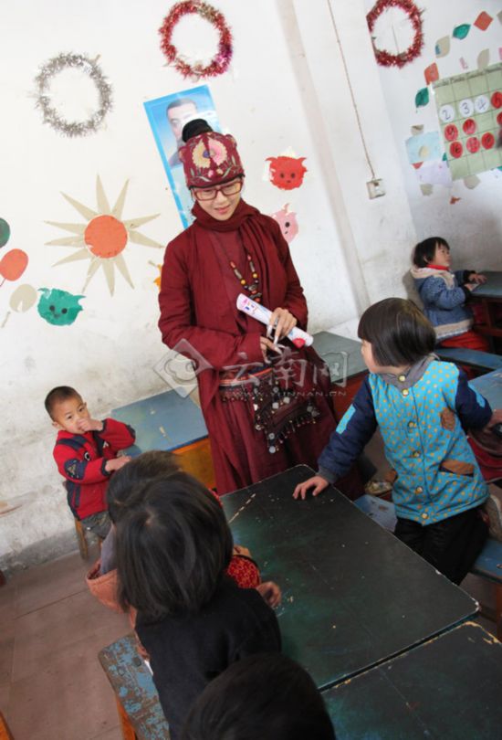 楊麗萍金飛豹邀請德馨學校孩子們看演出（組圖）