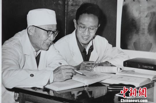 百歲名醫扎根云南50載 被稱“云南第一刀”