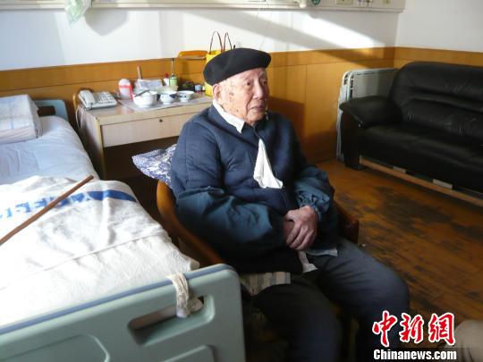 百歲名醫扎根云南50載 被稱“云南第一刀”