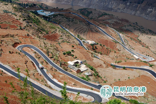 云南路政探索長效機制 力保農(nóng)村公路安全暢通