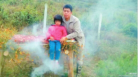 云南女孩患地中海貧血 父親自學本草綱目煙熏治療