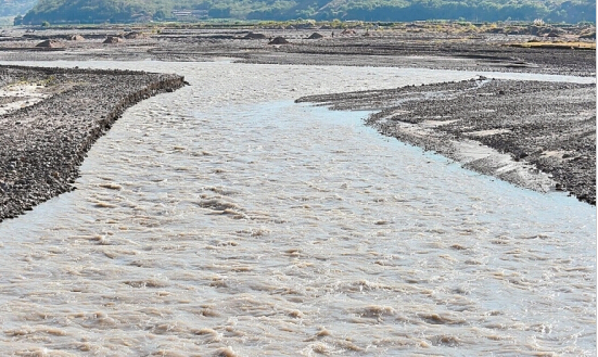云南東川又現(xiàn)“牛奶河” 排污企業(yè)已確定