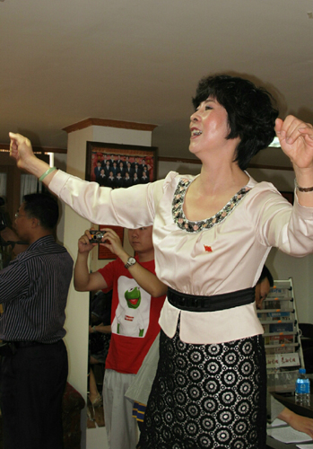 昆明雪麗丹服飾：在歌聲中成長