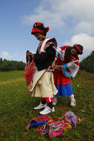 走進尋甸彝族立秋節（圖）