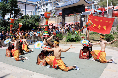 “文化大篷車·千鄉萬里送戲行”送戲到巧家