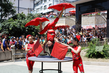“文化大篷車·千鄉萬里送戲行”送戲到巧家