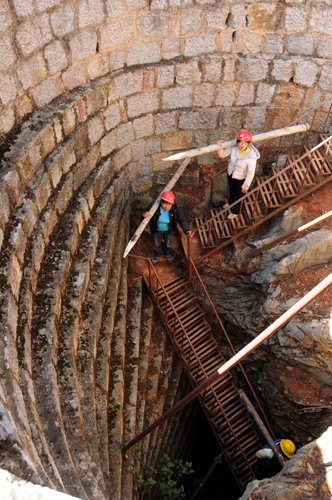 云南石林干旱持續加劇 政府多措并舉抗旱救災