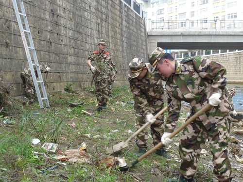 天保邊檢站開展“傳承雷峰精神 爭當(dāng)優(yōu)秀國門衛(wèi)士”活動(dòng)