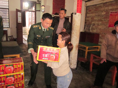 天保邊檢站開展“傳承雷峰精神 爭當(dāng)優(yōu)秀國門衛(wèi)士”活動(dòng)