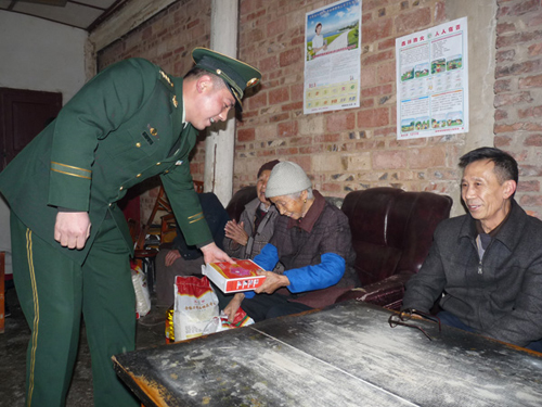 天保邊檢站開展“傳承雷峰精神 爭當(dāng)優(yōu)秀國門衛(wèi)士”活動(dòng)