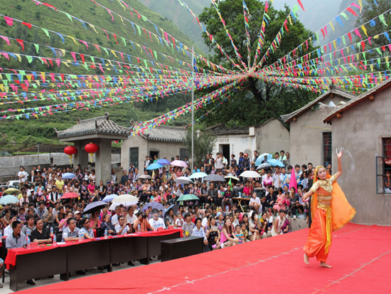 昆明東川三百余布依歡慶蛇節