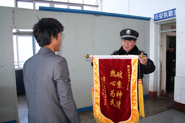 昆鐵警方羅平站派出所民警找回遺失物品
