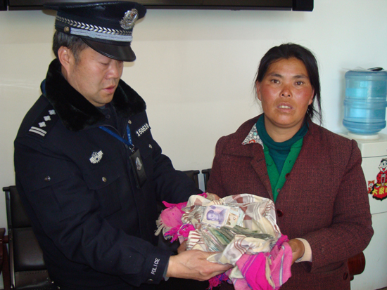 立足崗位盡職責 心系旅客解民憂