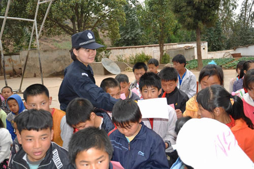 “打擂”游戲寓教于樂 護路宣傳走進校園