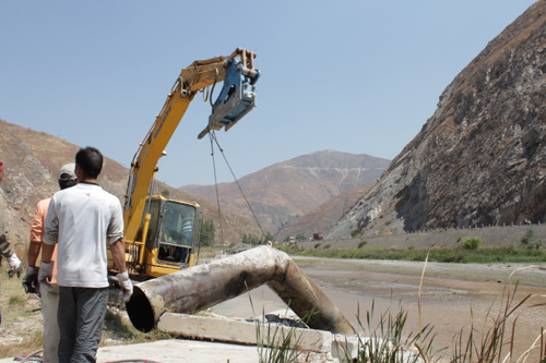 拆掉排污口 清水涌出來 昆明東川區積極整治“牛奶河”
