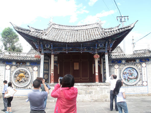 全國(guó)網(wǎng)媒記者采訪洱海湖濱新村——白族聚居村落古生村