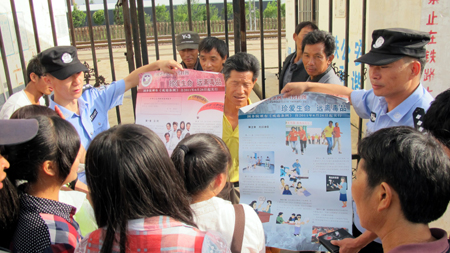 昆明鐵路公安處掀起“6.26”禁毒宣傳活動熱潮