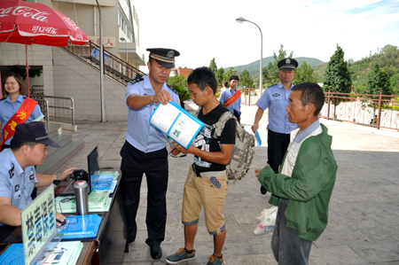 昆明鐵路公安處掀起“6.26”禁毒宣傳活動熱潮