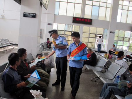 昆明鐵路公安處掀起“6.26”禁毒宣傳活動熱潮