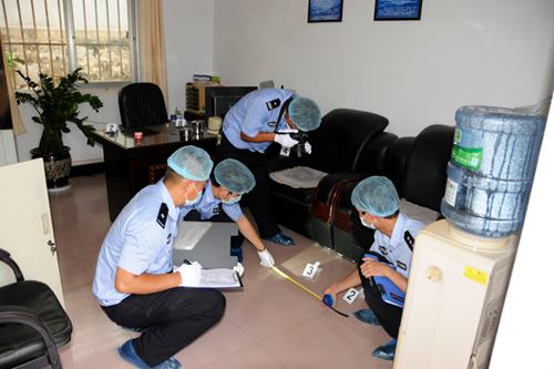 云南開遠鐵路警方開展模擬案件現場勘查練兵活動