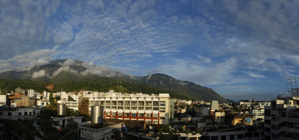 云南巧家縣城上空現魚鱗云