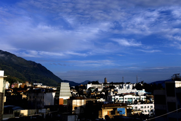 云南巧家縣城上空現魚鱗云