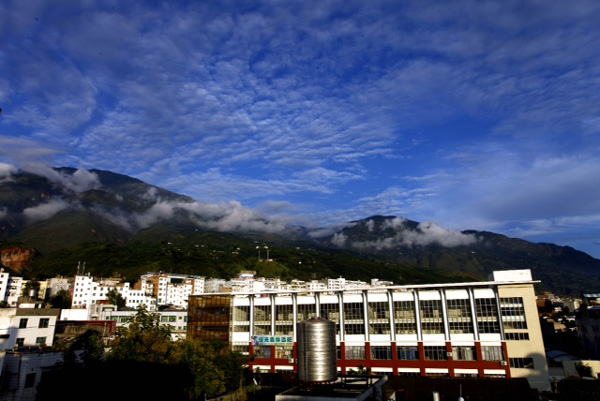 云南巧家縣城上空現魚鱗云