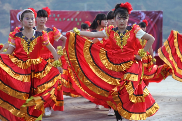 昆明東川:烏龍“賽牛節”頒出“牛獎”