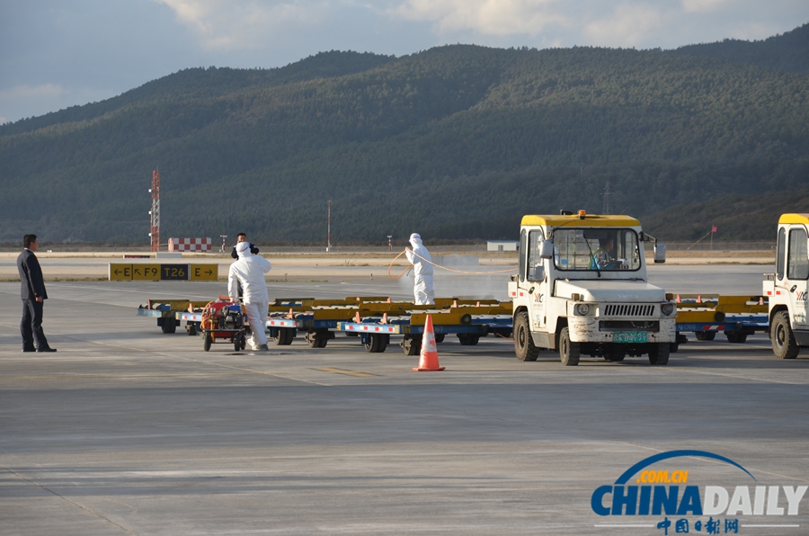 23位南非“高富帥” 昨日長水機場落地