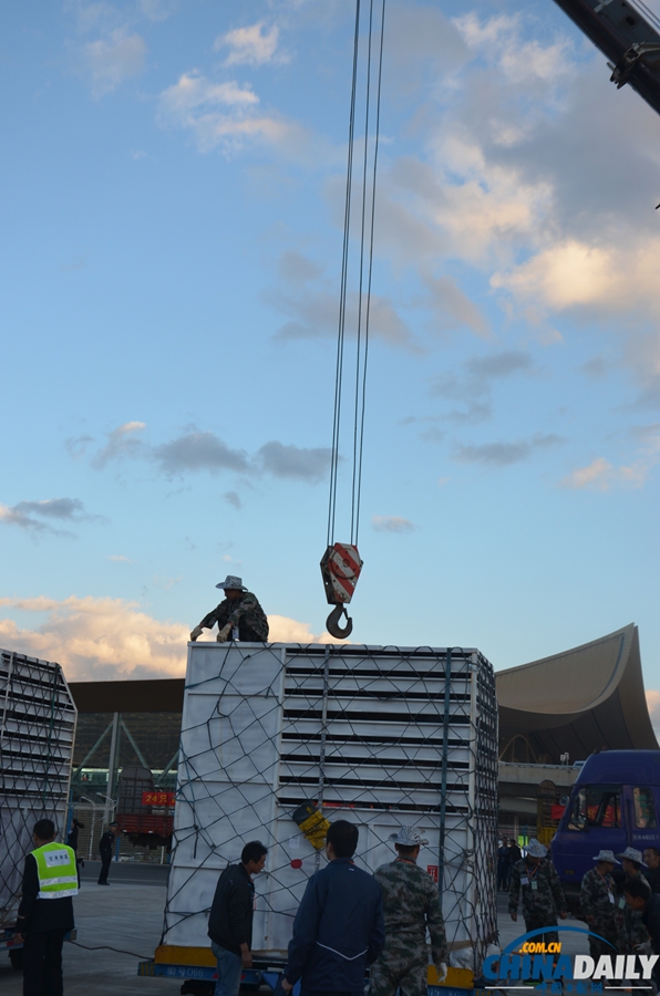 23位南非“高富帥” 昨日長水機場落地