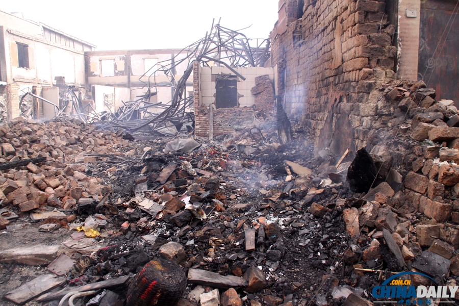 香格里拉獨克宗古城災后一片廢墟 駐地警民緊張投入災后清理工作