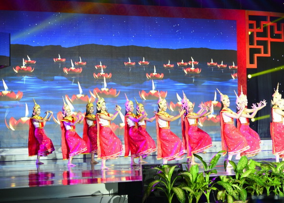 云南與老撾聯袂辦“春晚” 共演“合家歡”