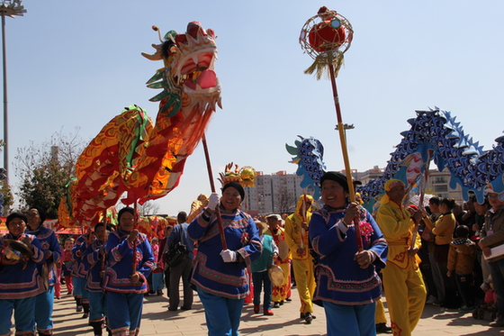 云南嵩明舉辦舞龍舞獅展演