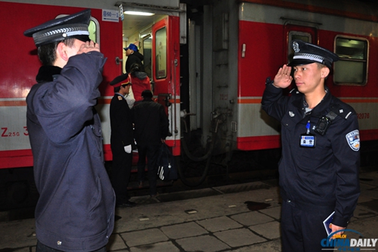 春運(yùn)故事：列車安全的守護(hù)者