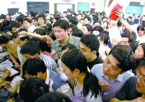 公務員試點招錄農(nóng)民工 高學歷門檻令其淪為傳說