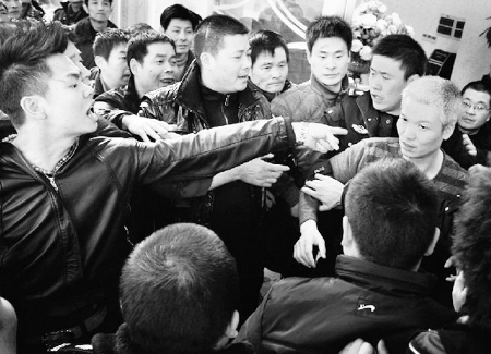 2000多購房者杭州“搶房”起沖突