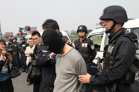 溫州“3·29”特大持槍綁架案成功告破紀實