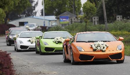 車價上億“超豪華”迎親車隊亮相溫州