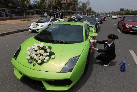 車價上億“超豪華”迎親車隊亮相溫州