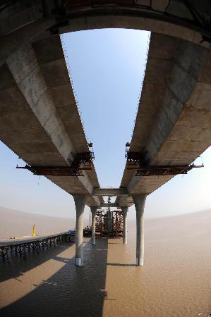 杭州灣上第二座跨海大橋——嘉紹跨海大橋建設進度過半