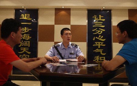 杭州公安全警種推行執(zhí)法規(guī)范化建設(shè)