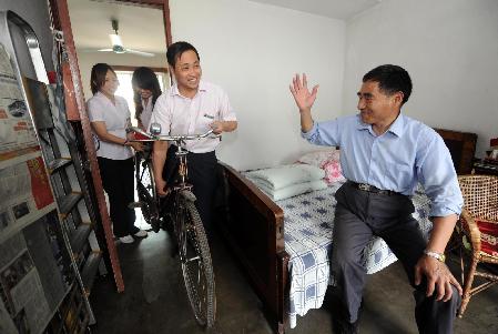 十年社工老帶新 服務(wù)精神代代傳